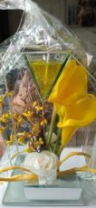 6052 glazen decoratie met gele bloemen